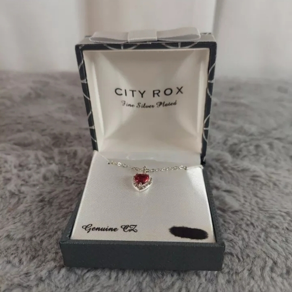 CITY ROX Cubic Zirconia Halo Heart Pendant Necklace new in box - Picture 3 of 9